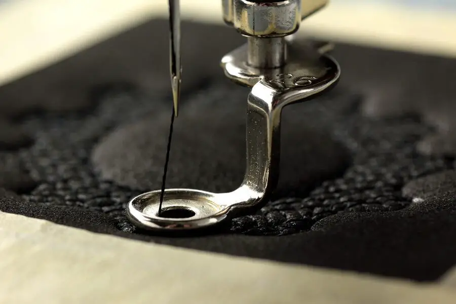 embroidery-machine-needle