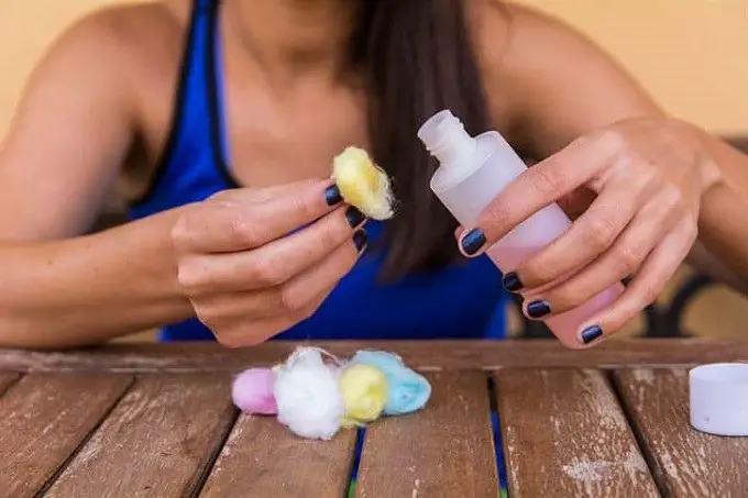 how-to-remove-SNS-nails-with-acetone